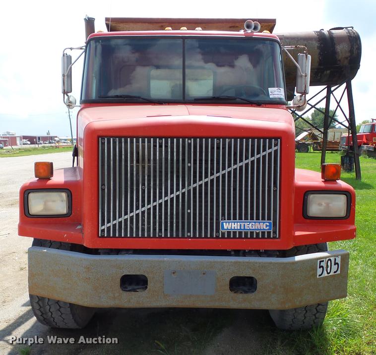 image for item L5522 1992 Volvo WG64 dump truck