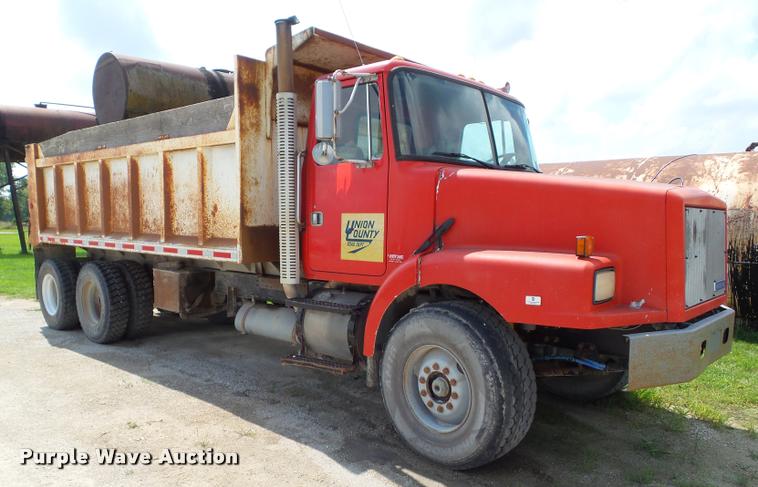 image for item L5522 1992 Volvo WG64 dump truck