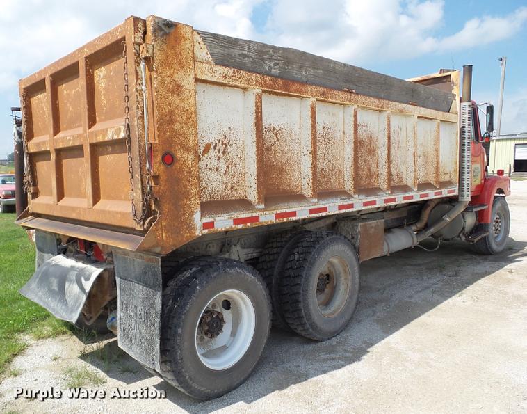 image for item L5522 1992 Volvo WG64 dump truck