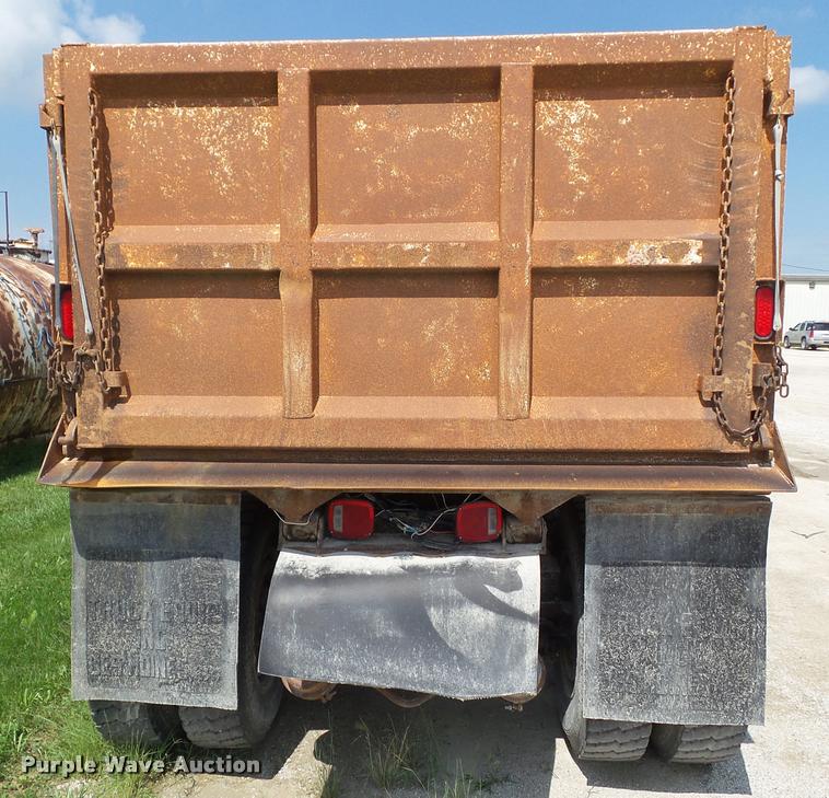 image for item L5522 1992 Volvo WG64 dump truck