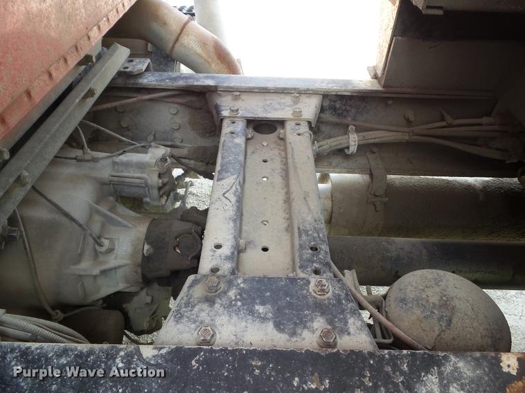image for item L5522 1992 Volvo WG64 dump truck