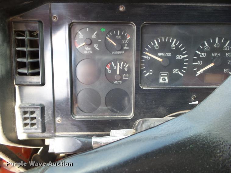 image for item L5522 1992 Volvo WG64 dump truck