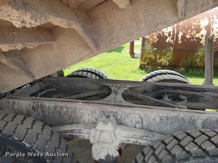 image for item L5522 1992 Volvo WG64 dump truck