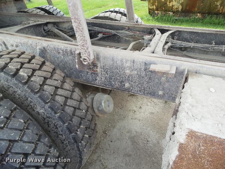 image for item L5522 1992 Volvo WG64 dump truck