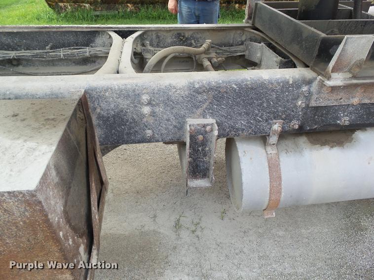 image for item L5522 1992 Volvo WG64 dump truck