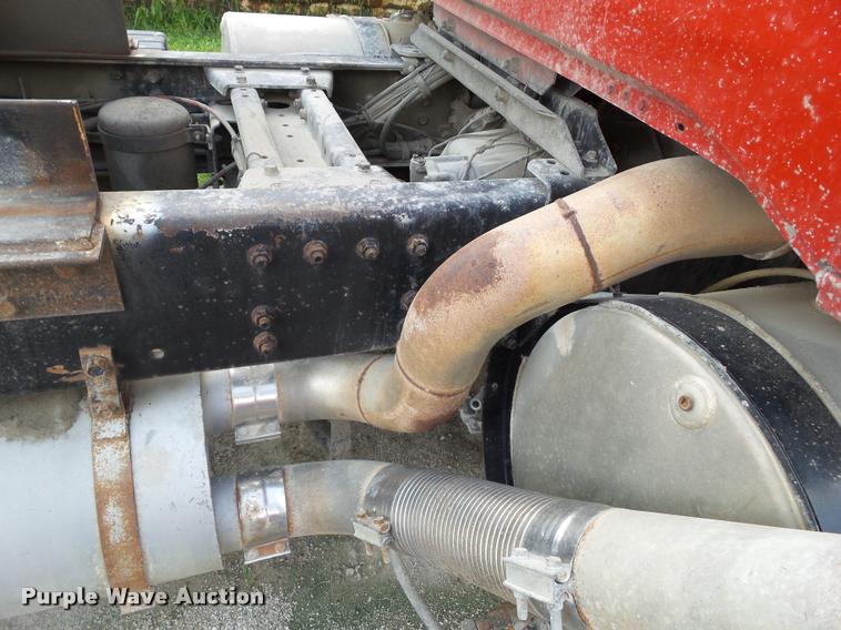 image for item L5522 1992 Volvo WG64 dump truck