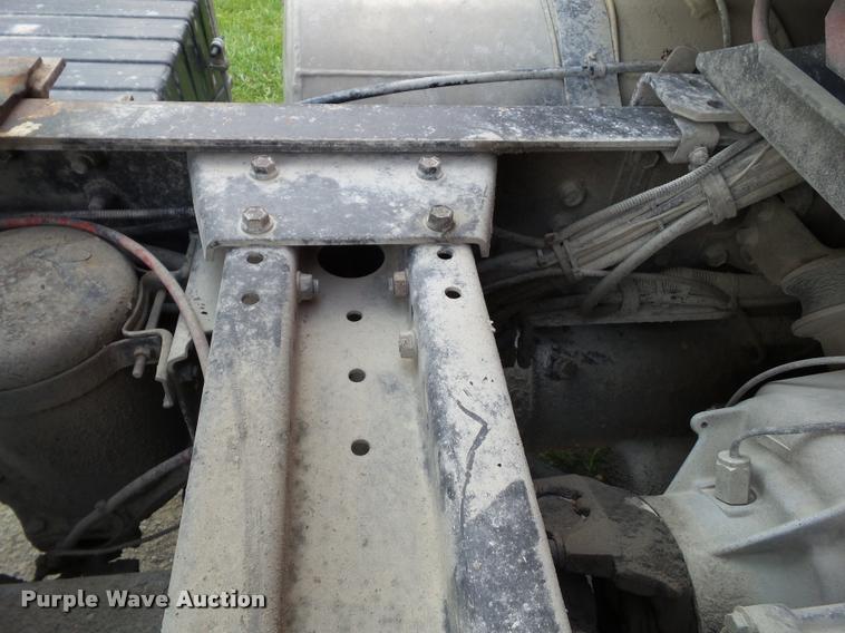 image for item L5522 1992 Volvo WG64 dump truck