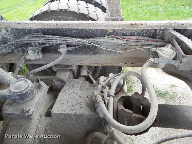 image for item L5522 1992 Volvo WG64 dump truck