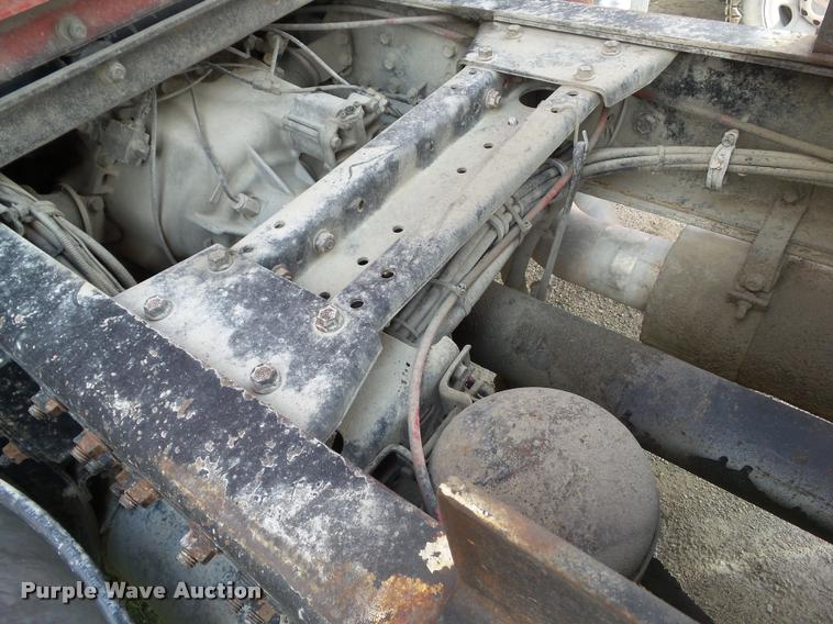 image for item L5522 1992 Volvo WG64 dump truck