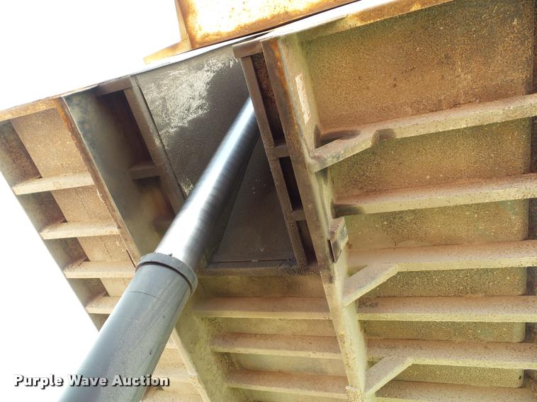 image for item L5522 1992 Volvo WG64 dump truck