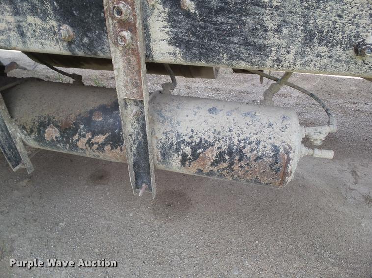 image for item L5522 1992 Volvo WG64 dump truck