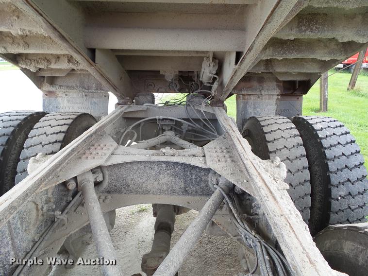 image for item L5522 1992 Volvo WG64 dump truck