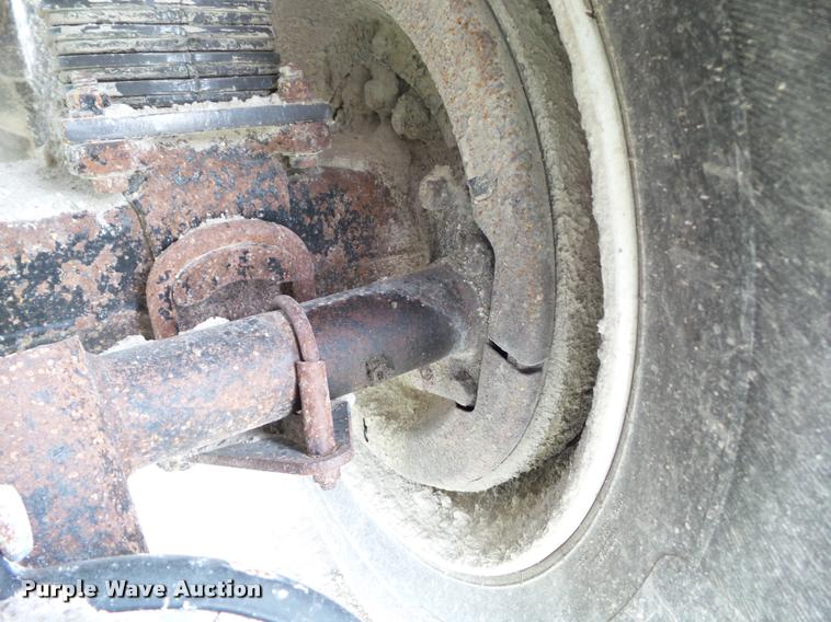 image for item L5522 1992 Volvo WG64 dump truck