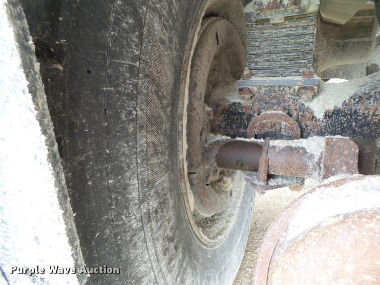 image for item L5522 1992 Volvo WG64 dump truck