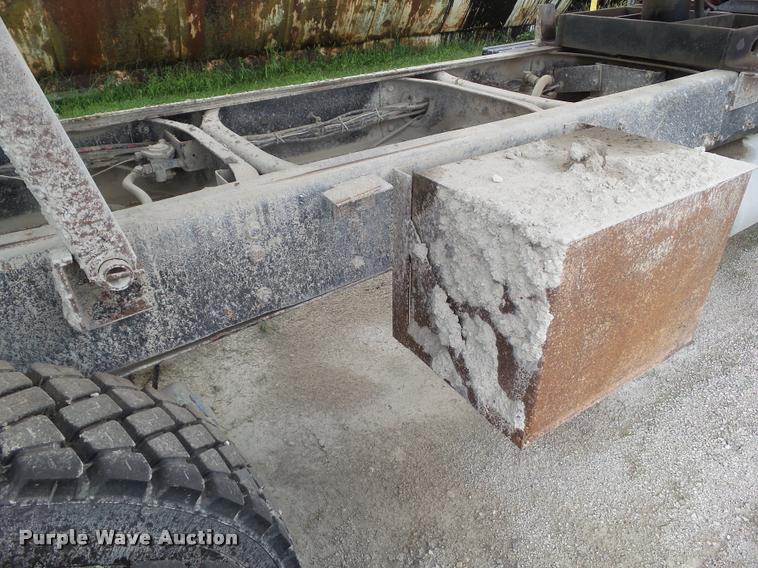 image for item L5522 1992 Volvo WG64 dump truck