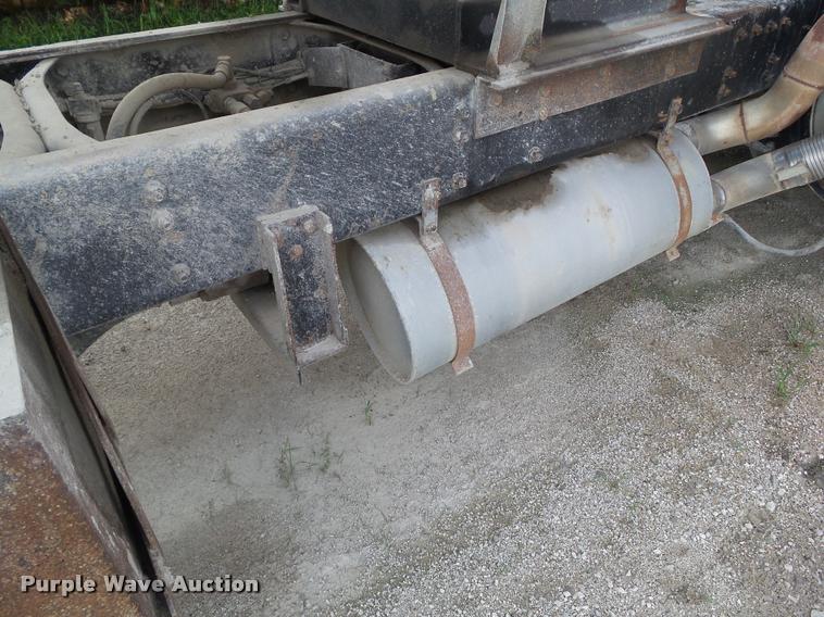 image for item L5522 1992 Volvo WG64 dump truck