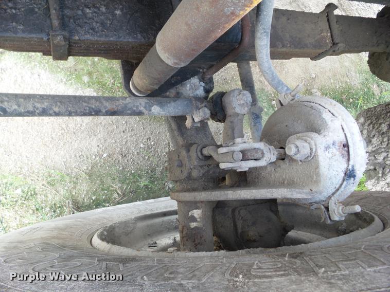 image for item L5522 1992 Volvo WG64 dump truck