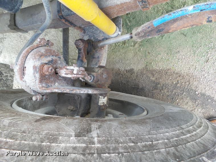 image for item L5522 1992 Volvo WG64 dump truck