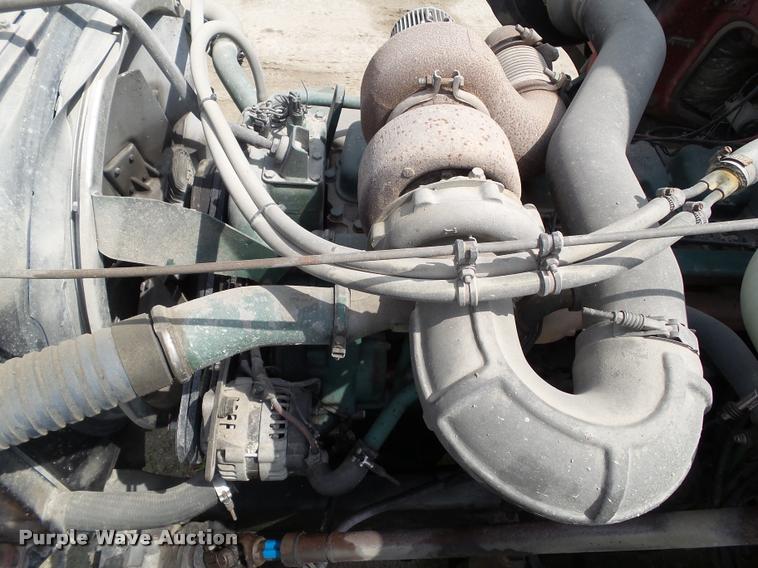 image for item L5522 1992 Volvo WG64 dump truck