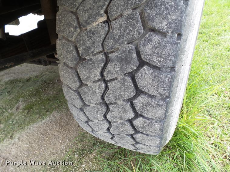 image for item L5522 1992 Volvo WG64 dump truck