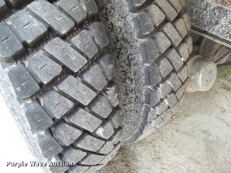 image for item L5522 1992 Volvo WG64 dump truck