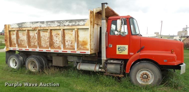 image for item L5523 1992 Volvo WG64 dump truck