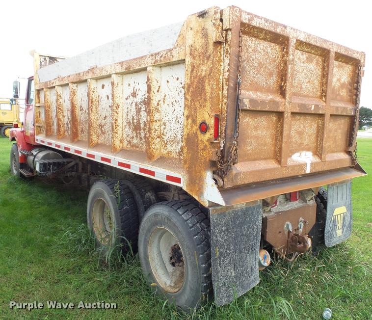 image for item L5523 1992 Volvo WG64 dump truck