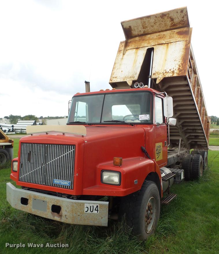image for item L5523 1992 Volvo WG64 dump truck