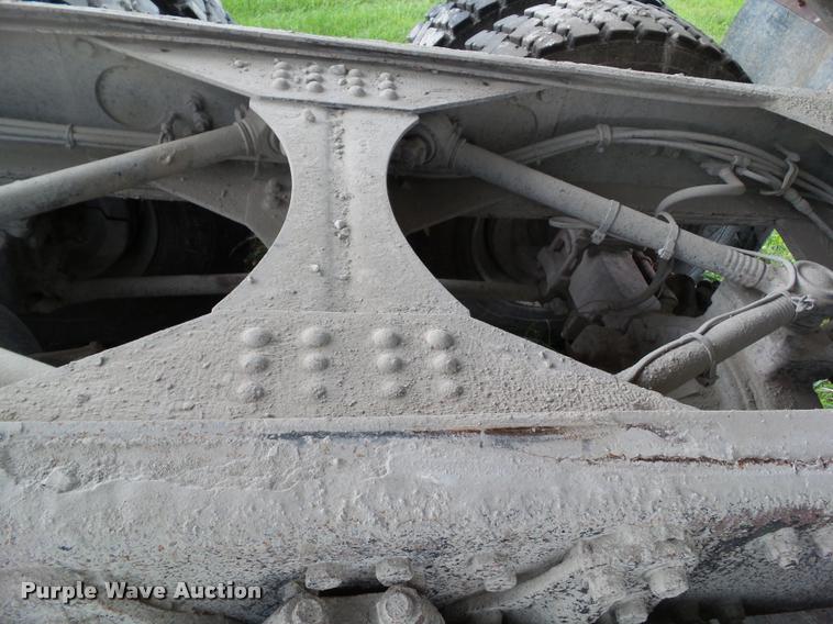 image for item L5523 1992 Volvo WG64 dump truck