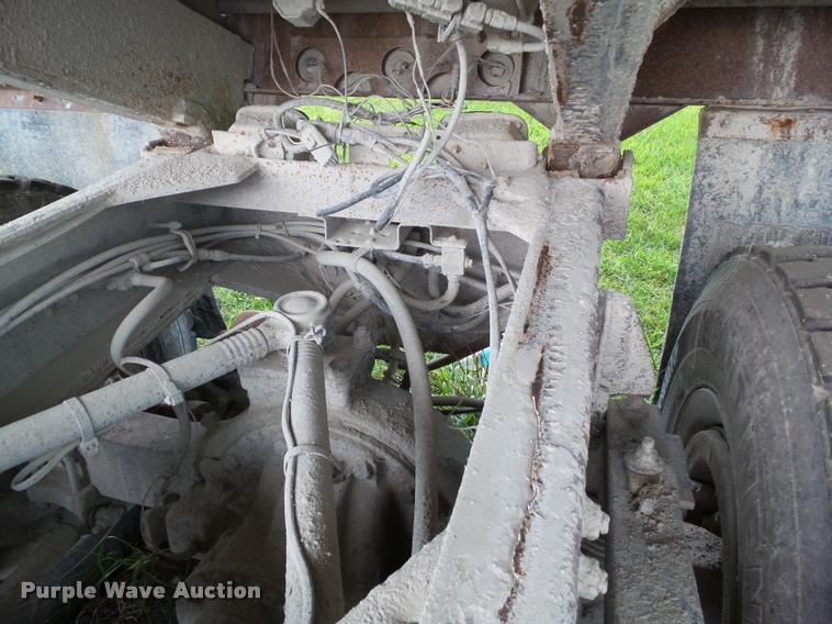 image for item L5523 1992 Volvo WG64 dump truck