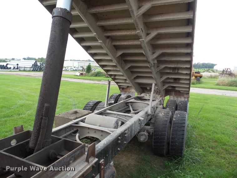 image for item L5523 1992 Volvo WG64 dump truck