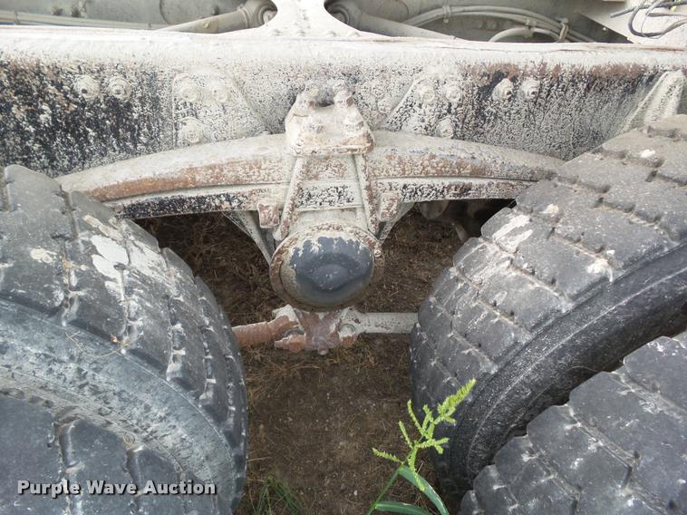 image for item L5523 1992 Volvo WG64 dump truck