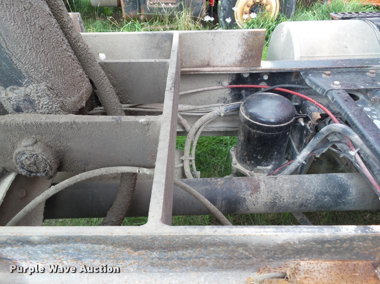 image for item L5523 1992 Volvo WG64 dump truck