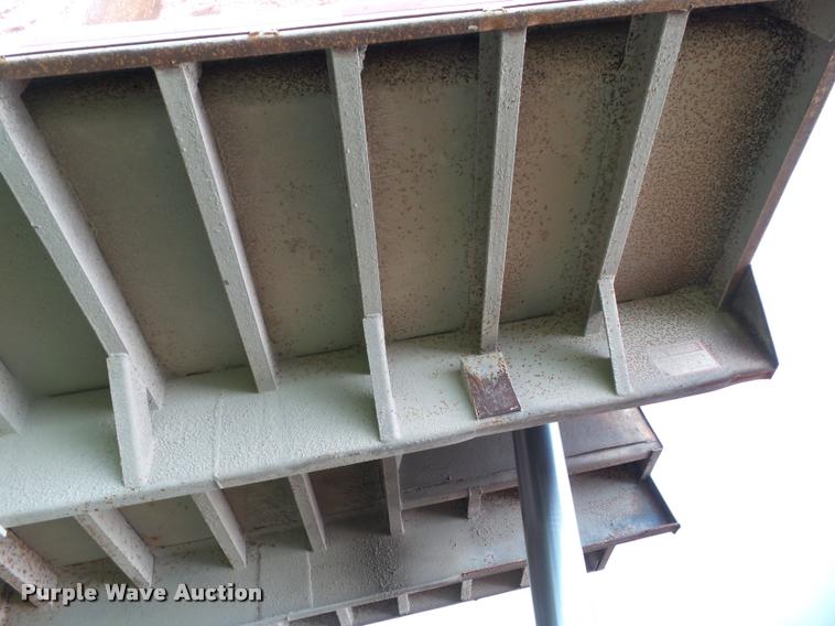 image for item L5523 1992 Volvo WG64 dump truck