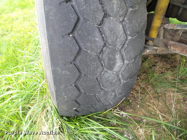 image for item L5523 1992 Volvo WG64 dump truck