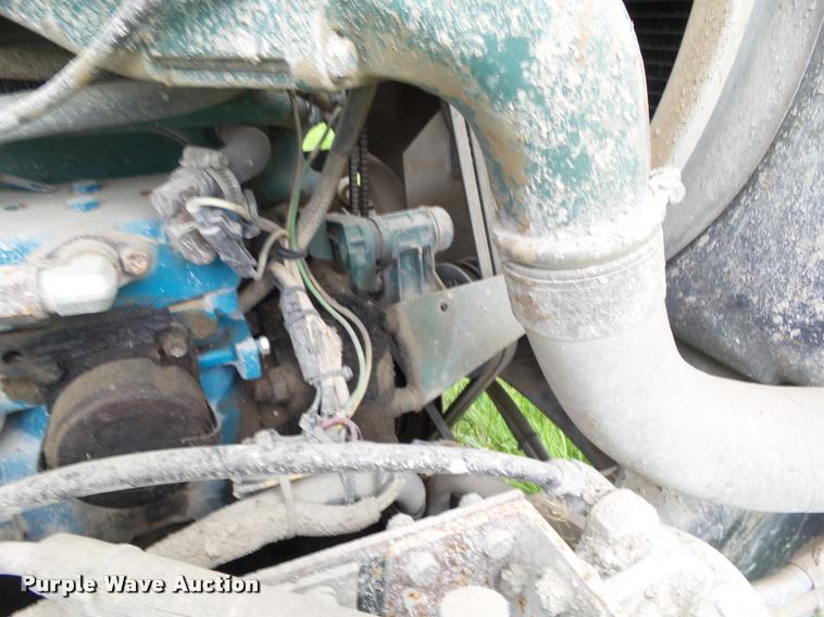 image for item L5523 1992 Volvo WG64 dump truck