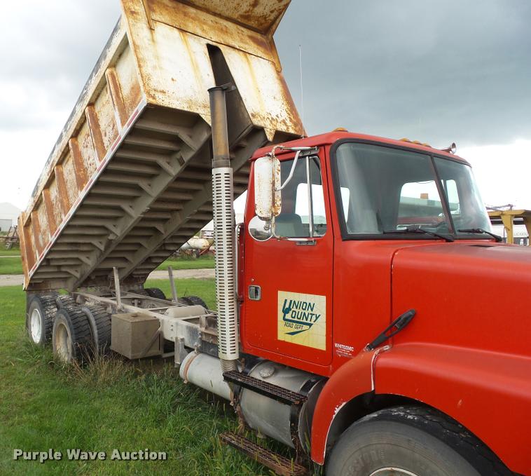 image for item L5523 1992 Volvo WG64 dump truck
