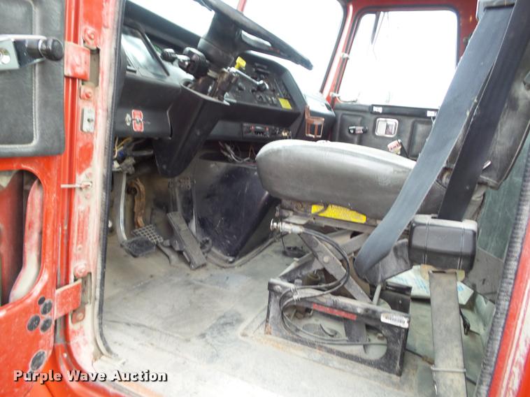 image for item L5523 1992 Volvo WG64 dump truck
