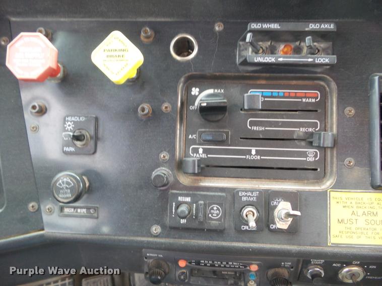 image for item L5523 1992 Volvo WG64 dump truck