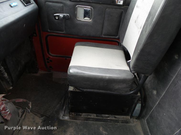 image for item L5523 1992 Volvo WG64 dump truck