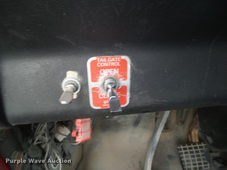 image for item L5523 1992 Volvo WG64 dump truck