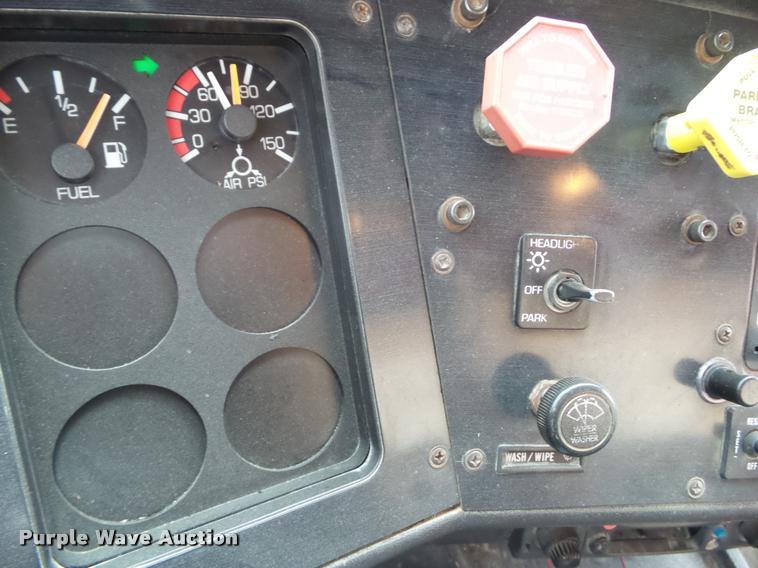 image for item L5523 1992 Volvo WG64 dump truck