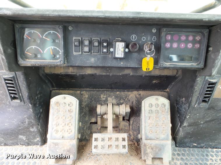 image for item L6964 2002 Caterpillar 953C track loader