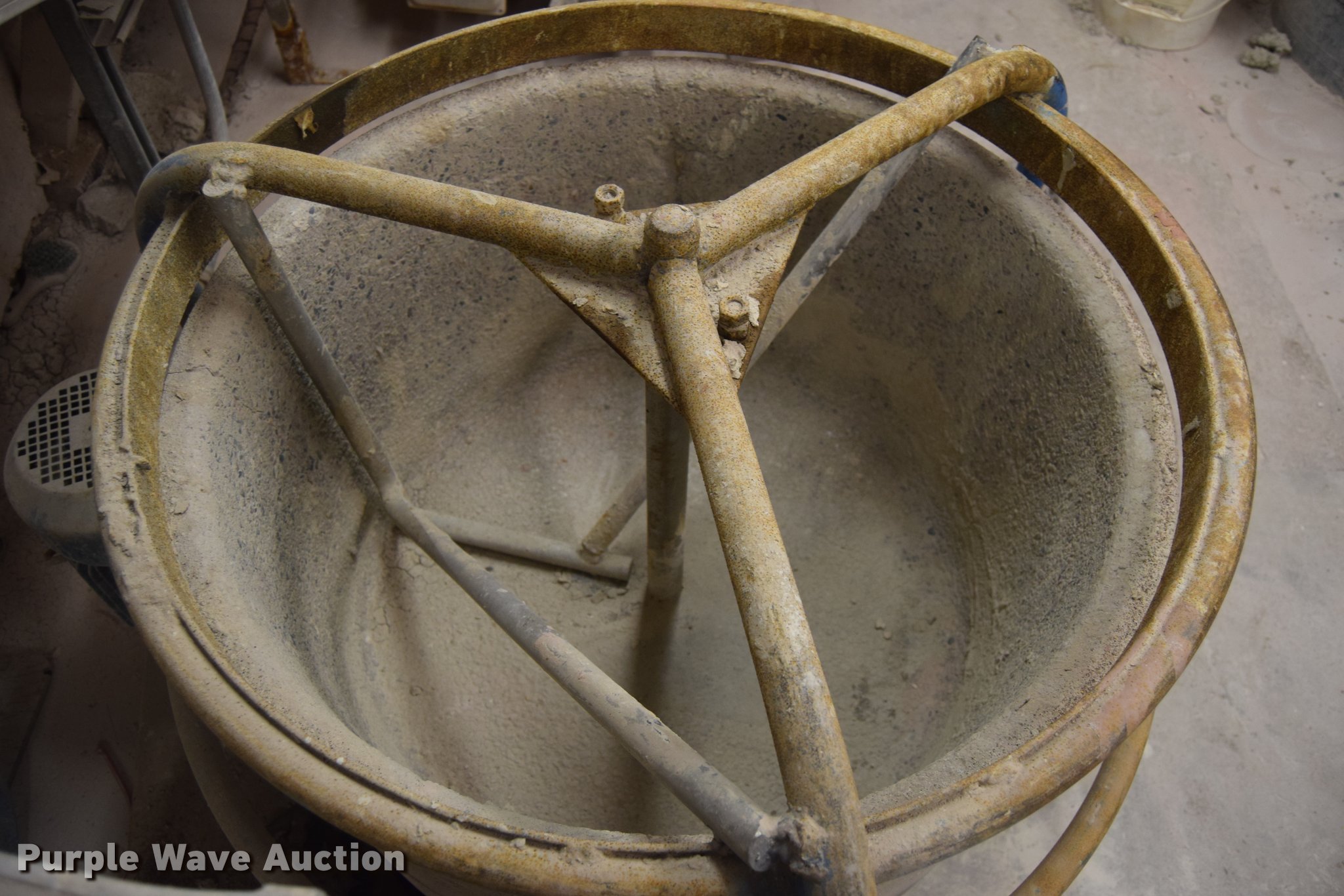 Clay mixer in Wichita, KS Item CB9198 sold Purple Wave