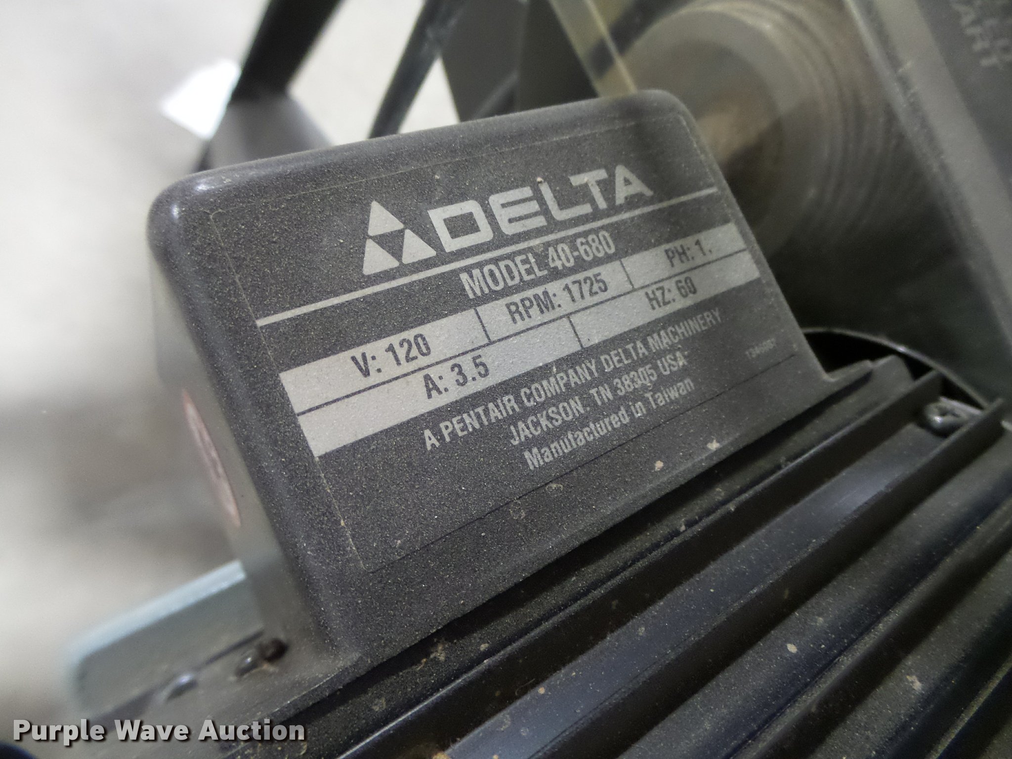 Delta P20 scroll saw in Des Moines, IA Item K2115 sold Purple Wave