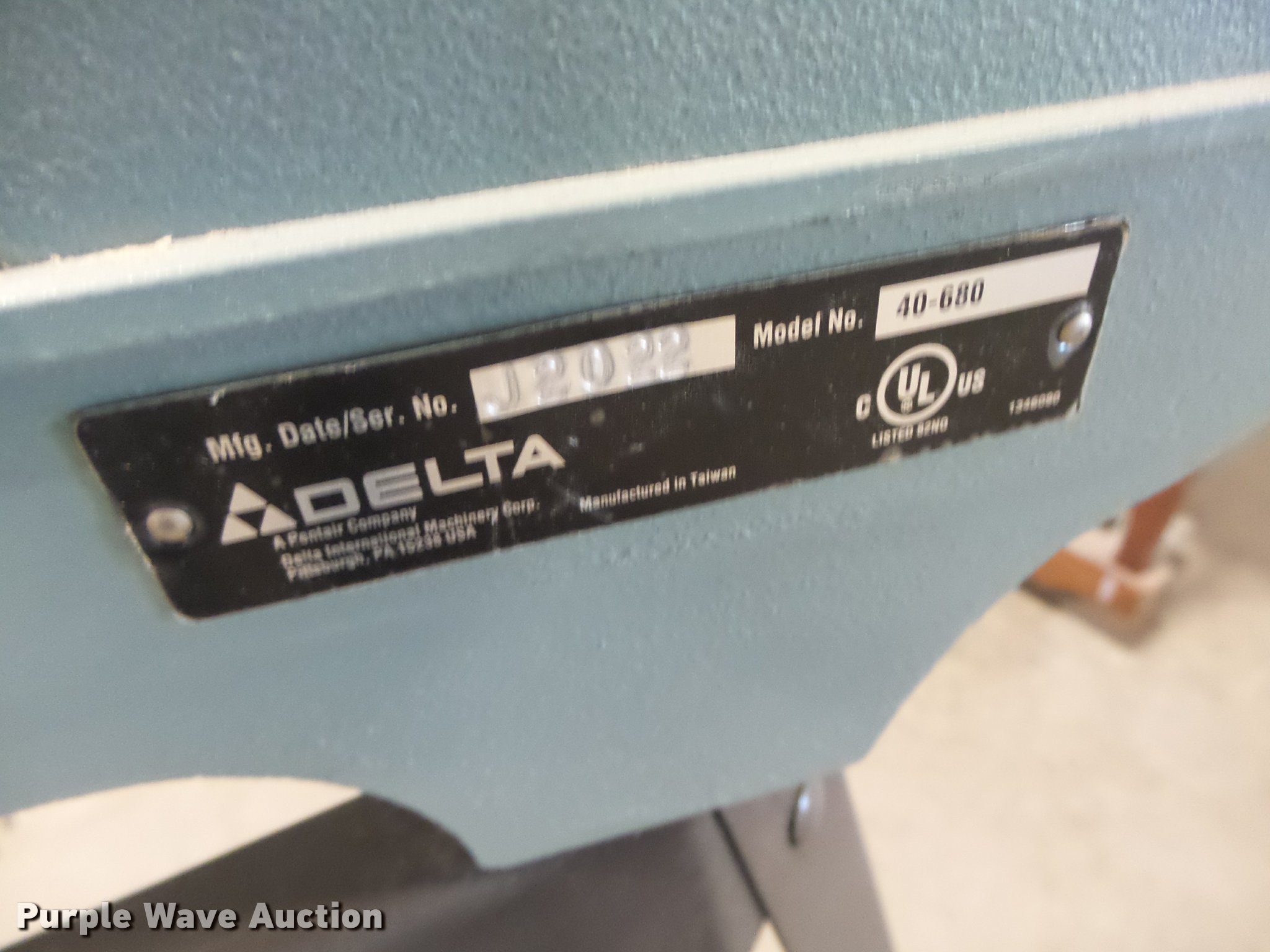 Delta P20 scroll saw in Des Moines, IA Item K2115 sold Purple Wave