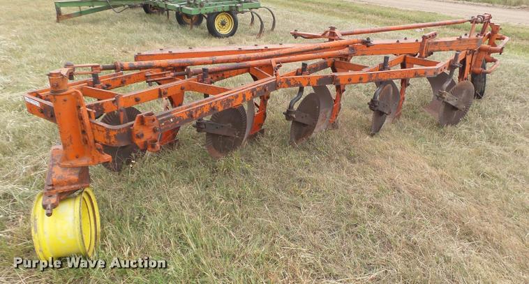 image for item BY9582 J I Case moldboard plow