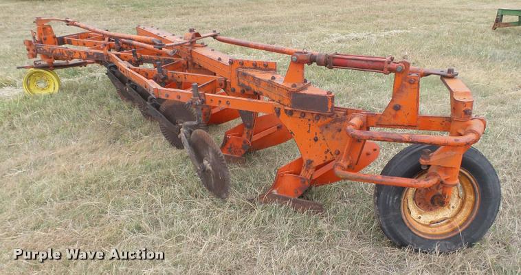image for item BY9582 J I Case moldboard plow