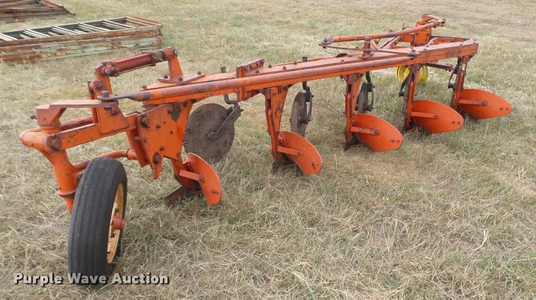 image for item BY9582 J I Case moldboard plow