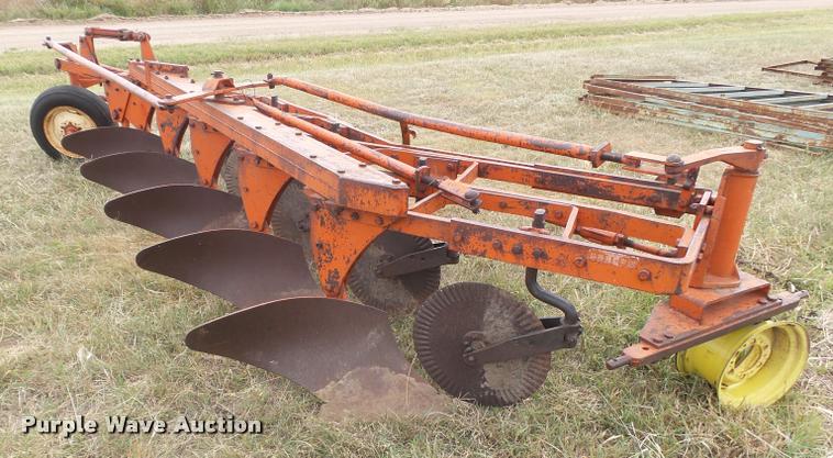 image for item BY9582 J I Case moldboard plow